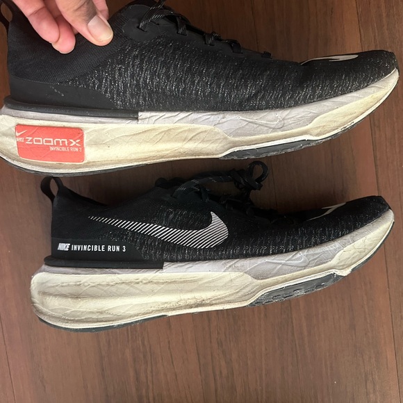 Men’s Nike “invincible run 3” gym shoes x 2 - Picture 4 of 5